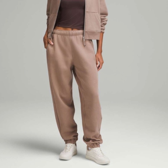 Lululemon Scuba Mid-Rise Oversized Jogger *Regular in Taupetastic, Size XS - Picture 1 of 10
